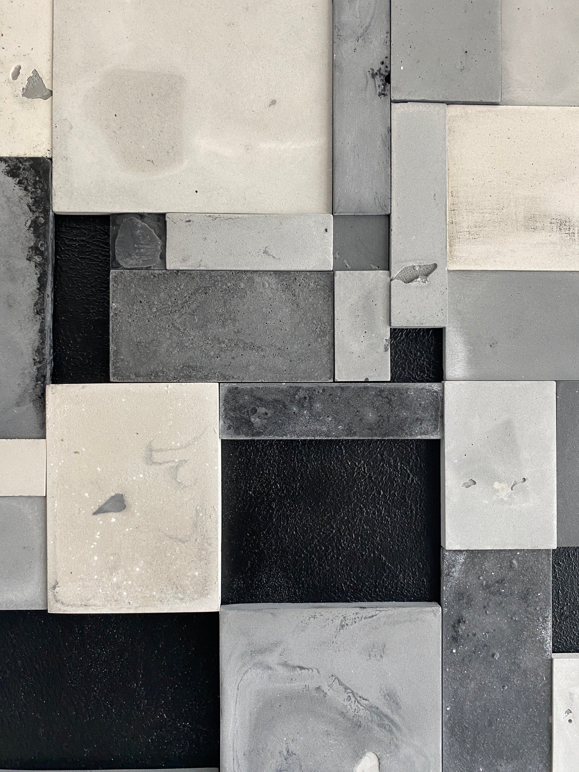 Pattern of gray and black tiles