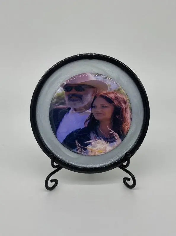 A wedding photo in resin with stand